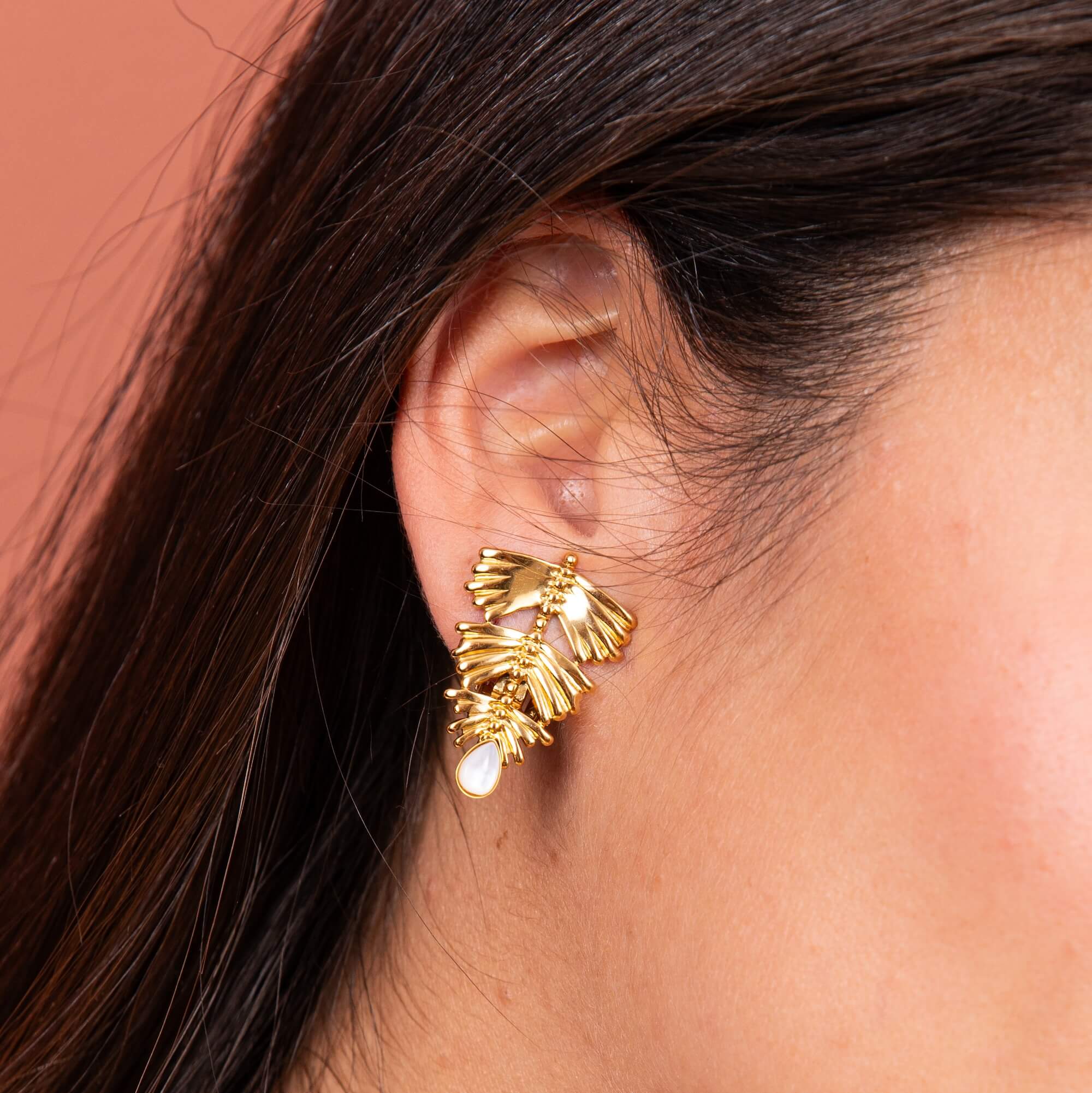 Boucles d'oreilles clips feuille Louise | Acier inoxydable et résine blanche