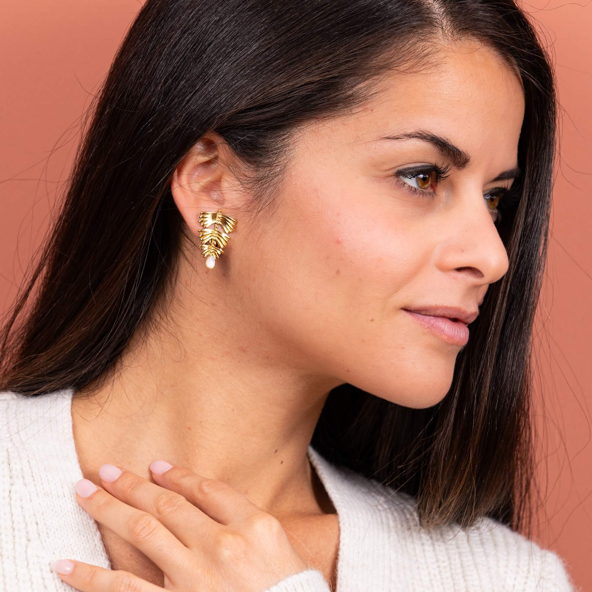 Boucles d'oreilles clips feuille Louise | Acier inoxydable et résine blanche