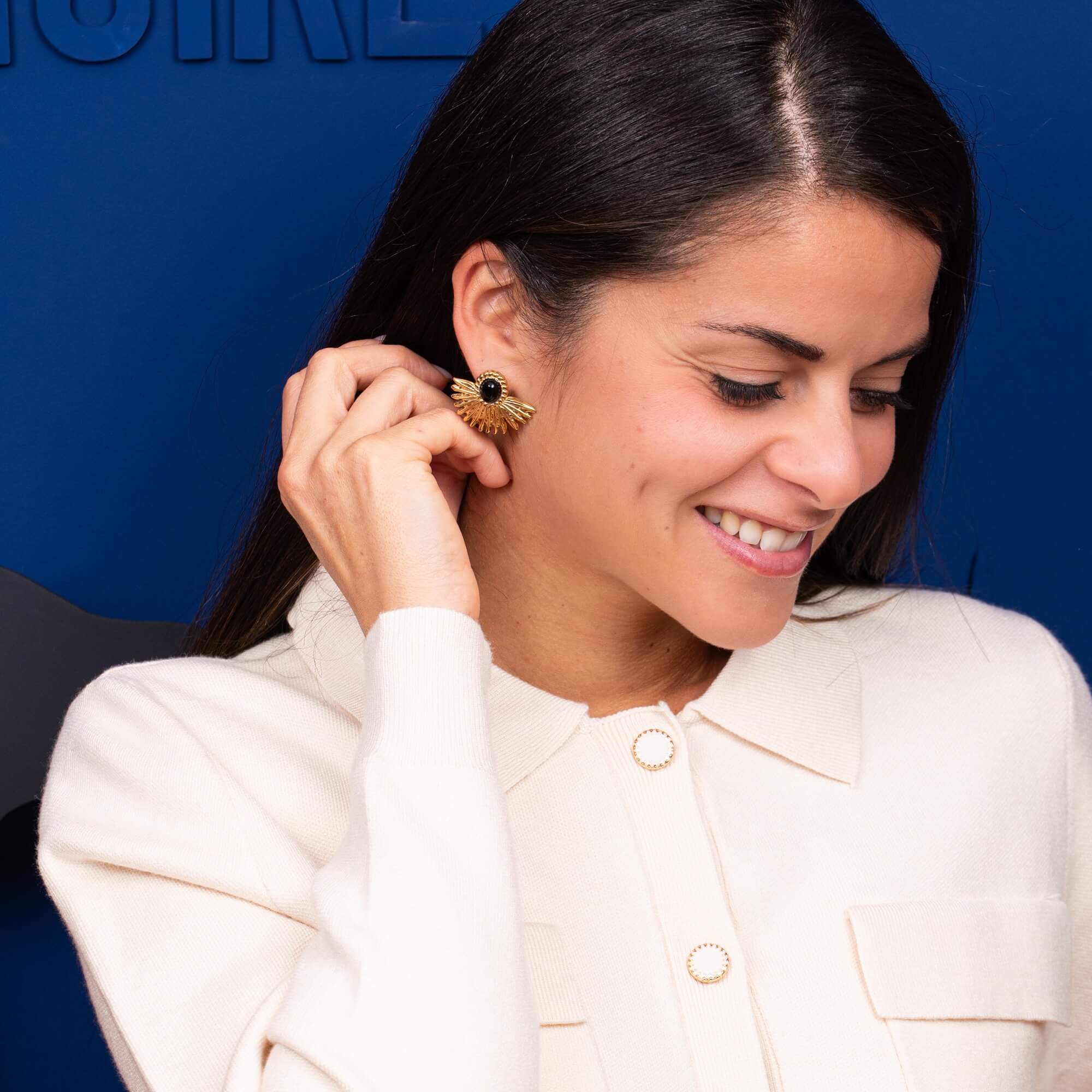 Boucles d'oreilles ethniques cabochon noir Maddy | Acier inoxydable