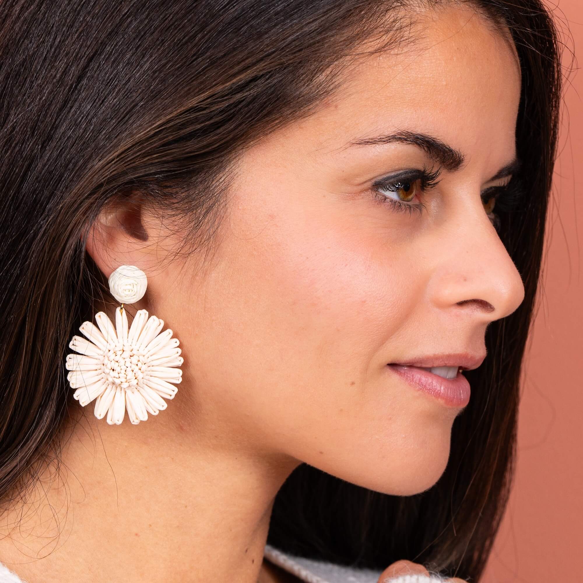 Boucles d'oreilles fleur raphia Alma | Acier inoxydable