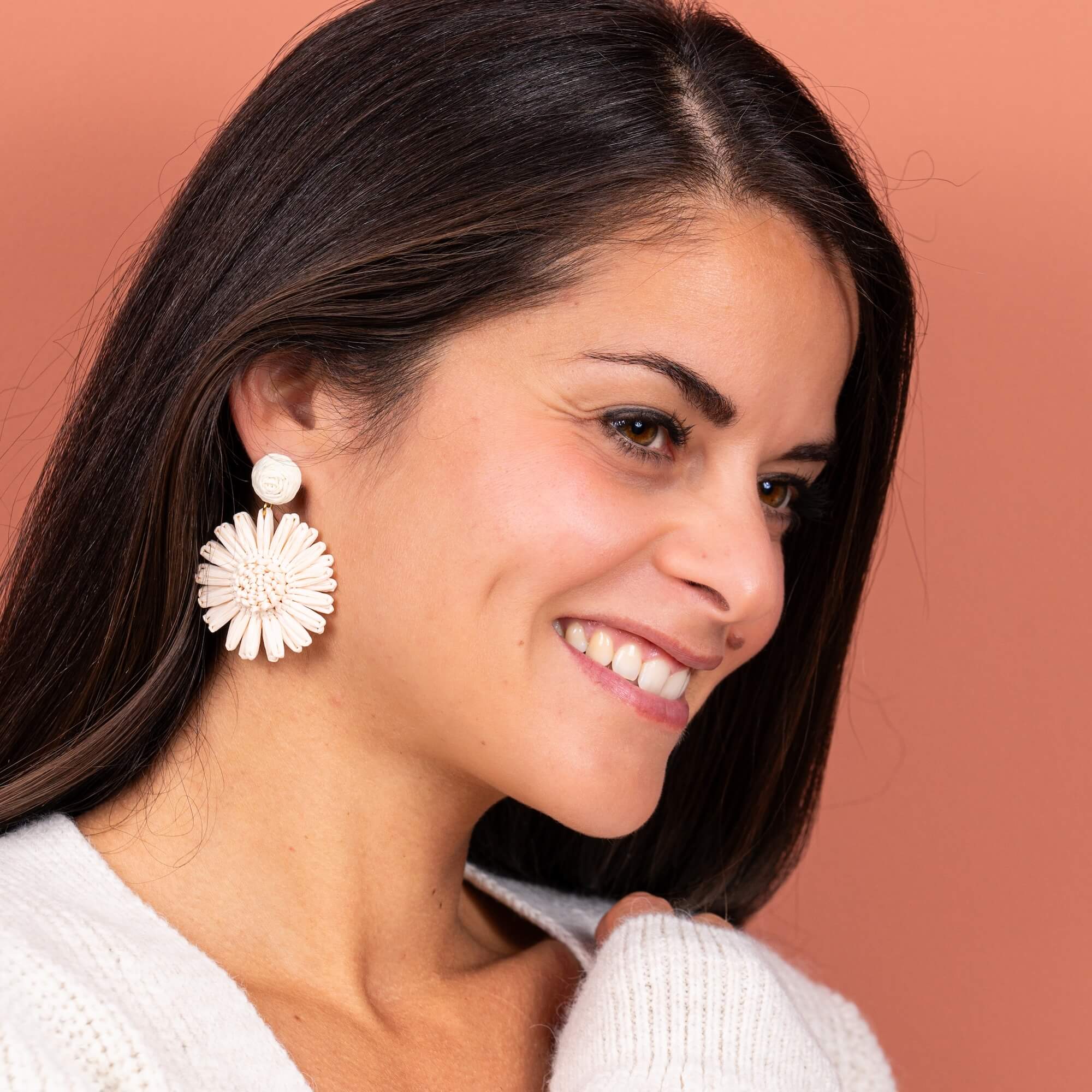 Boucles d'oreilles fleur raphia Alma | Acier inoxydable