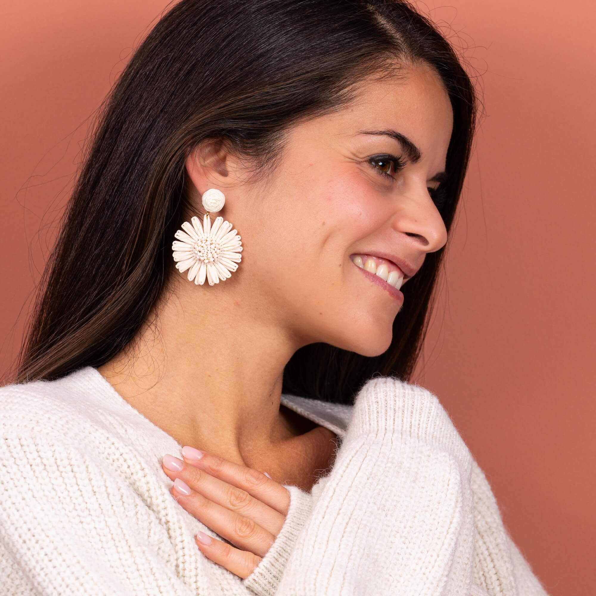 Boucles d'oreilles fleur raphia Alma | Acier inoxydable
